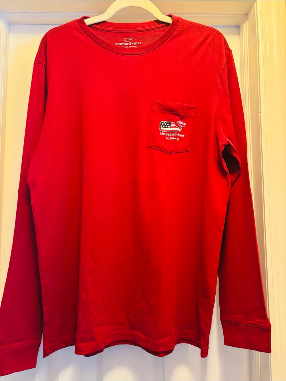 Gently used, VINEYARD VINES Maroon Unisex Long-Sleeve Pocket T-Shirt 🦬❤️